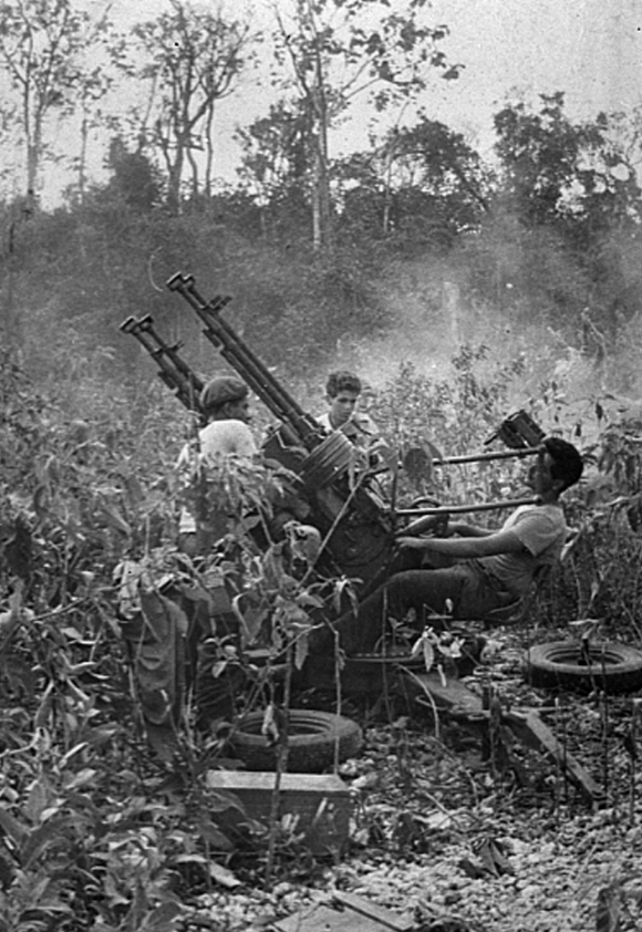 las-antiaereas-actuando-en-los-combates-de-playa-giron