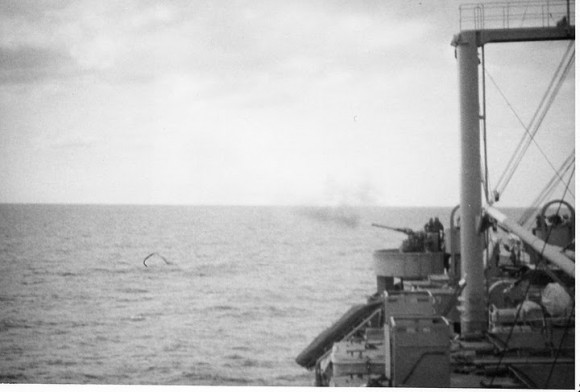 Desde una embarcaci&oacute;n mercenaria se divisa la Bah&iacute;a de Cochinos. 